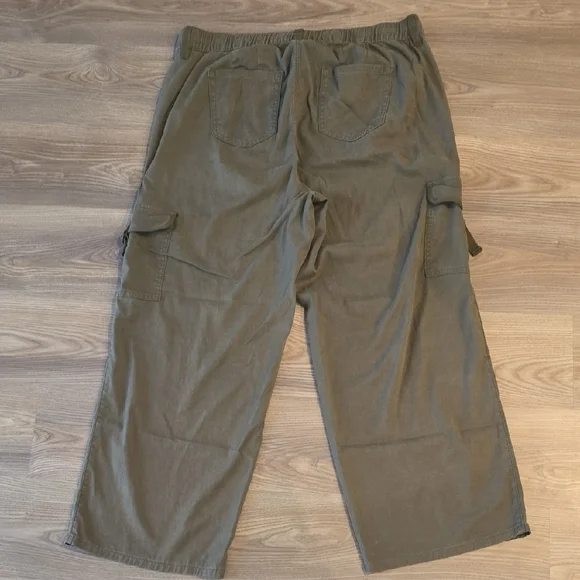 Torrid Olive Cargo Wide Leg Pants 122 - Picture 8 of 9